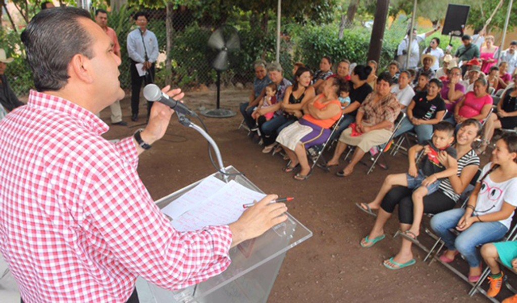 Sergio Torres puso en marcha los trabajos de construcción de sistemas de agua potable y alcantarillado en tres poblados