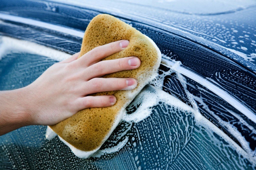 7 tips para ahorrar agua en el lavado de tu auto