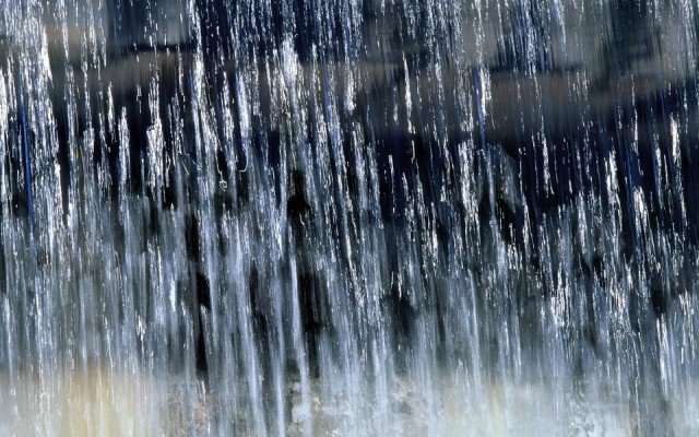 Cinco usos que le puedes dar al agua de lluvia
