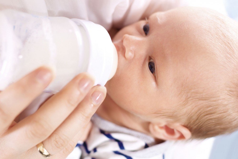 ¿Mi bebé debe beber agua?