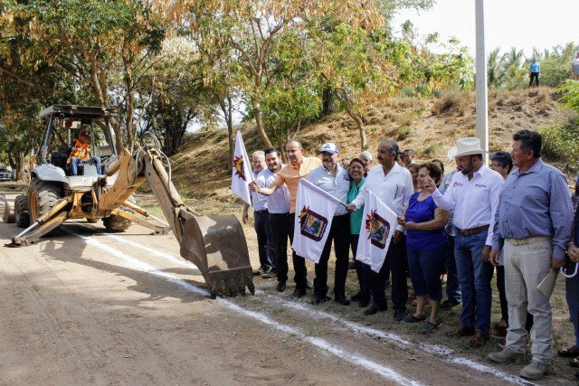 Inicia Alcalde trabajos para la construcción del sistema de agua potable en El Salado