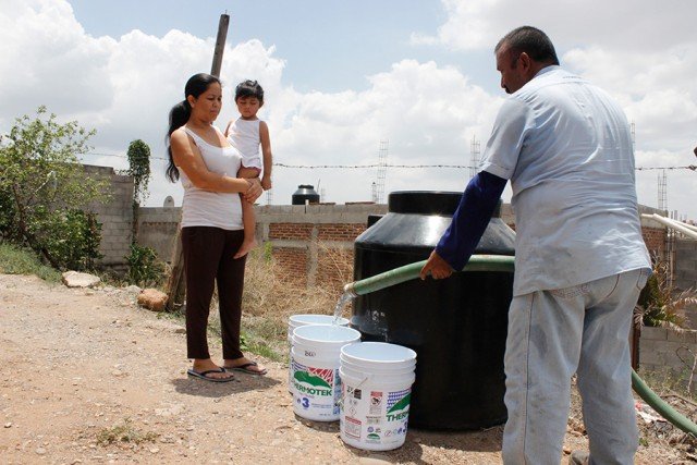Suman 35 comunidades atendidas con agua en pipas